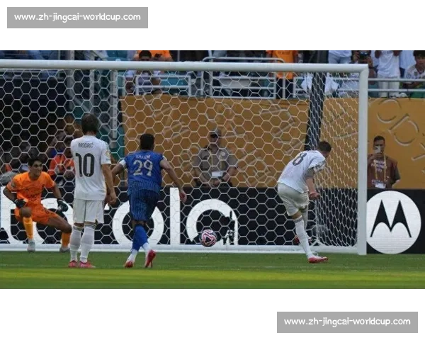 布努四场 23 次扑救封神！世俱杯门神再献 10 次神扑力压曼城