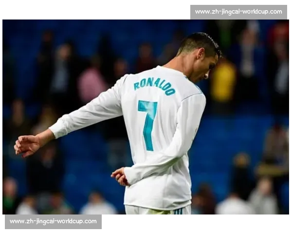 足坛逆龄传奇！C 罗 40 岁神级脚步再掀风暴，网友惊呼：这动作绝了！